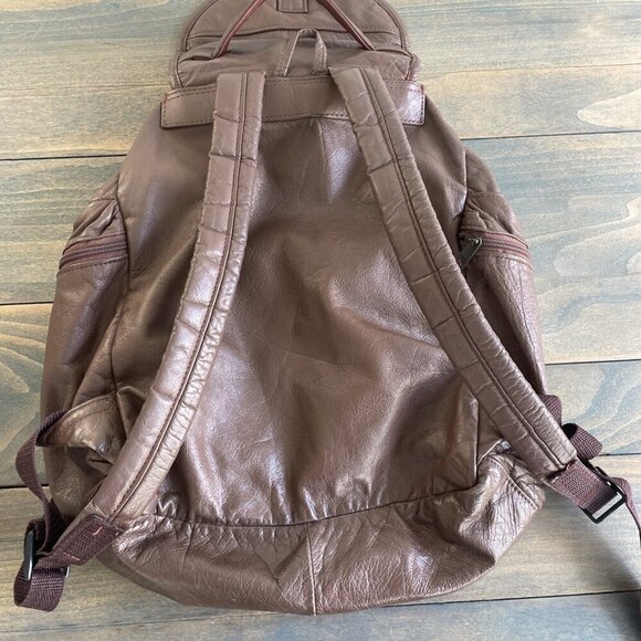 Vintage Faux Leather Caramel Brown Backpack w/Cinch & Roomy Zip Pockets (X7) - Picture 6 of 8